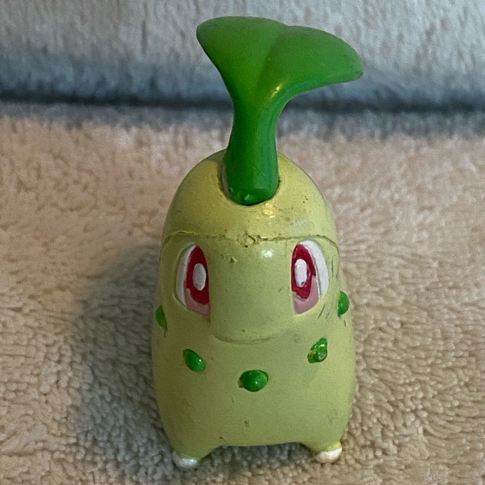 Vintage  CHIKORITA TOMY Pokemon Figure CGTSJ 1999 Nintendo 1.5”